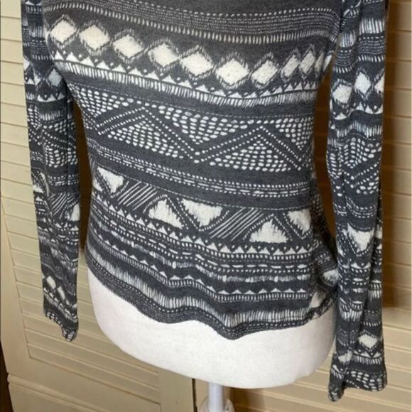 Mudd Casual Long Sleeve Top - Picture 2 of 5